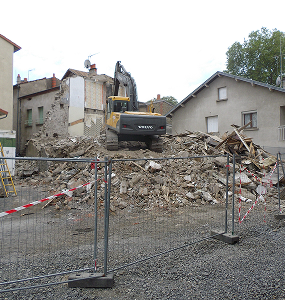 Camion r&eacute;pandeur d&rsquo;&eacute;mulsion bitumineuse pour travaux de rev&ecirc;tement routier